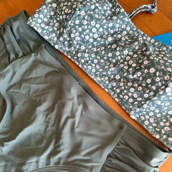 CUPSHE Dark Green Floral Bikini - Picture 2 of 9